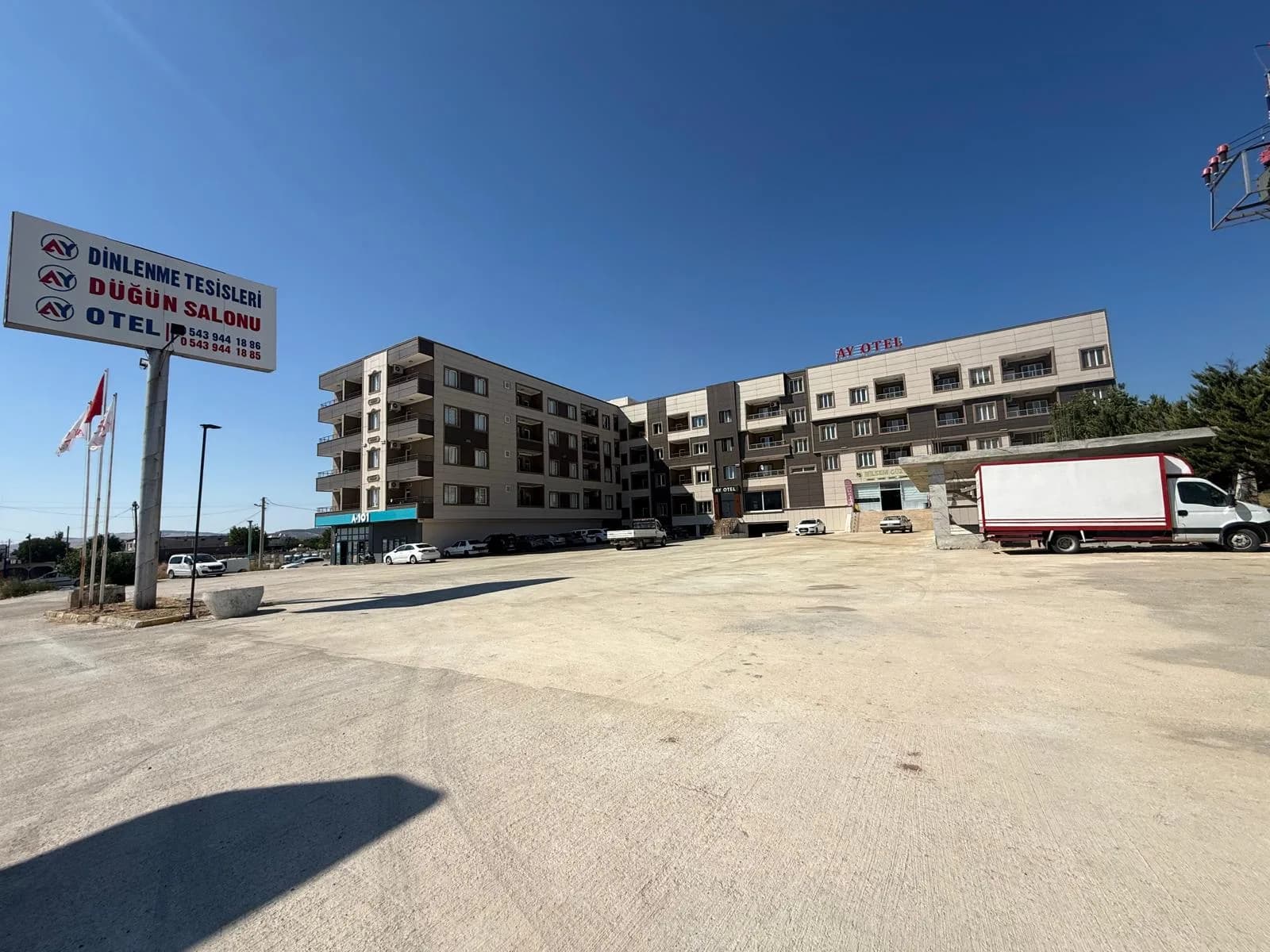 AY OTEL dış cephe ve tabela