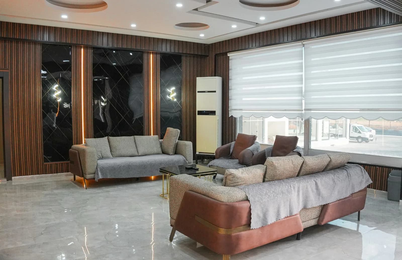 AY OTEL lobi