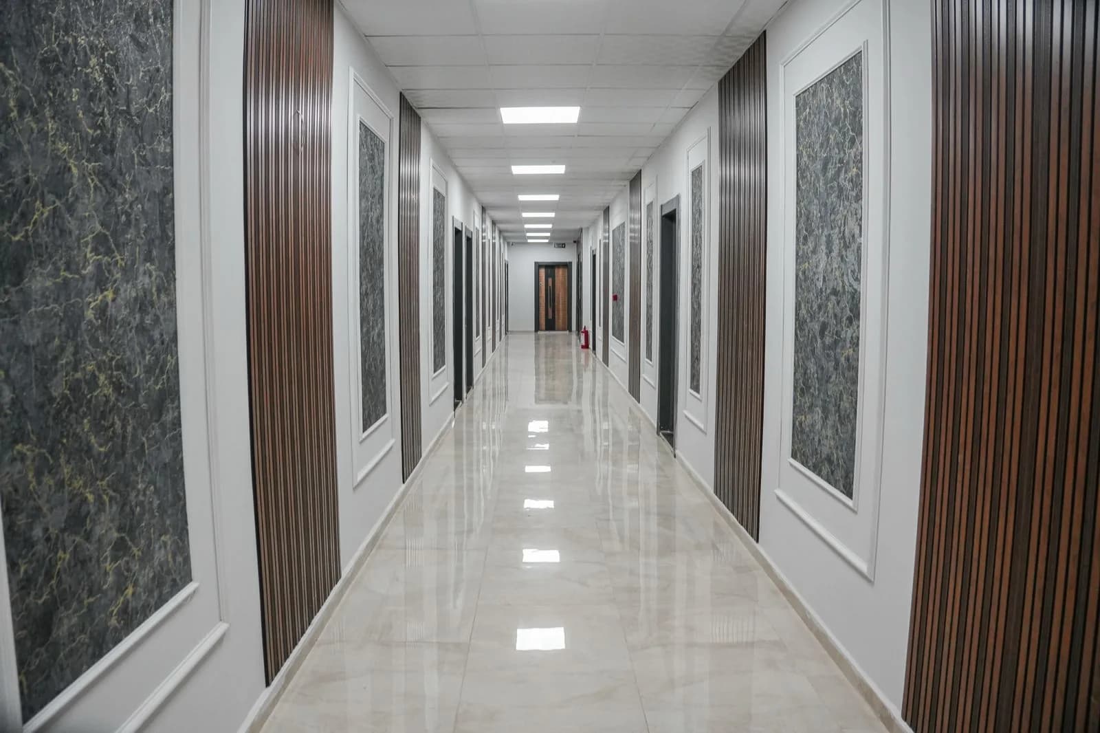 AY OTEL kat koridoru