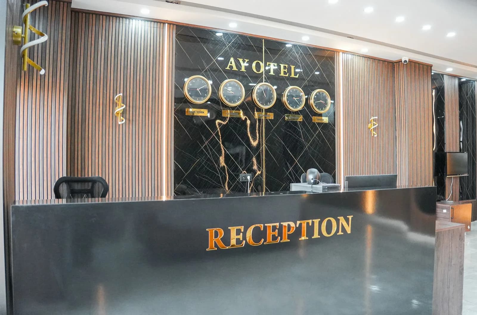AY OTEL resepsiyon