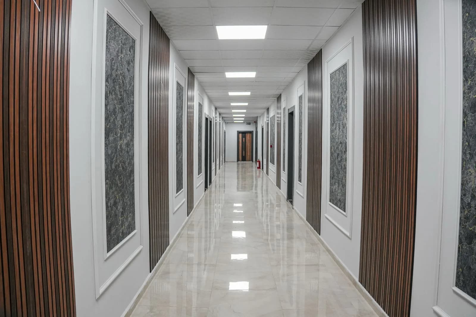 AY OTEL kat koridoru